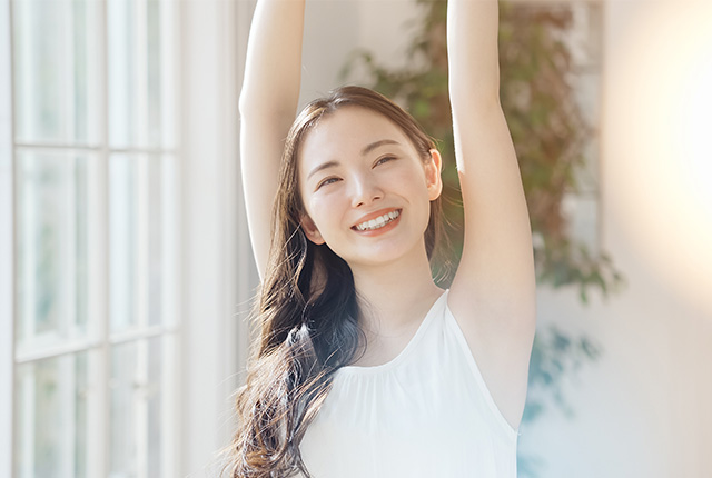 ストレッチしている女性